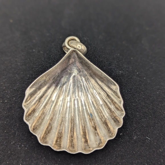 Jewelry - Vintage Sea Shell .925 Silver Pendant. J-013